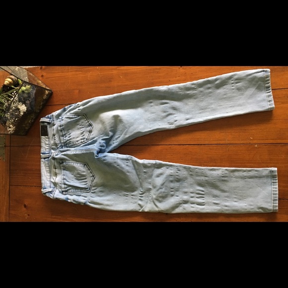 Bluenotes Light-wash Capris, Size 27 - Picture 2 of 5